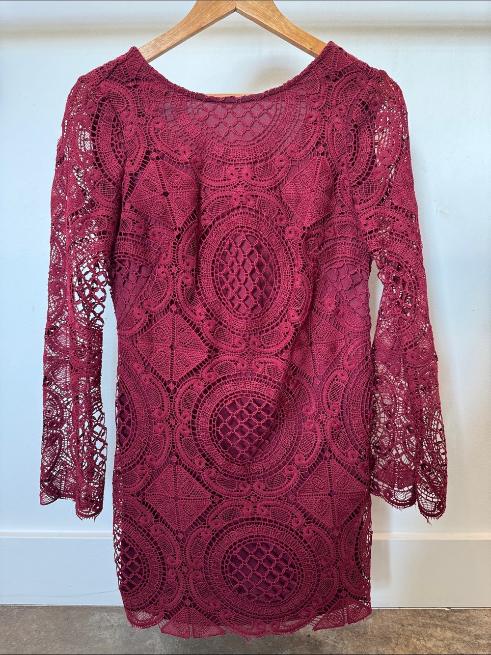 Women's Burgundy Lace Shift Dress - Elegant Crochet Design - Alexia Admor Small